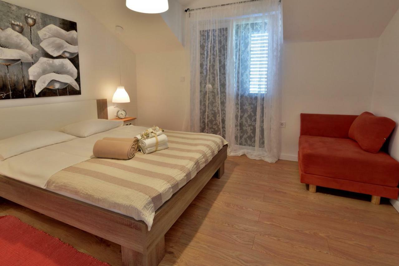 Apartmani Julija Vodice Luaran gambar