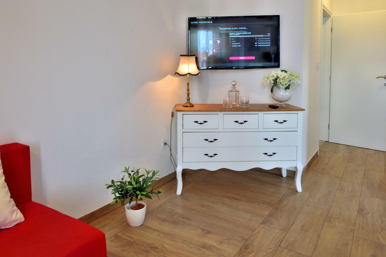 Apartmani Julija Vodice Luaran gambar