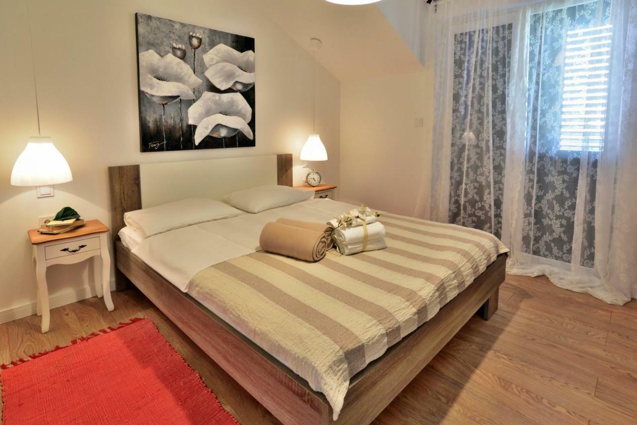 Apartmani Julija Vodice Luaran gambar